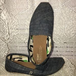 SOLD!!! Denim Toms 7.5